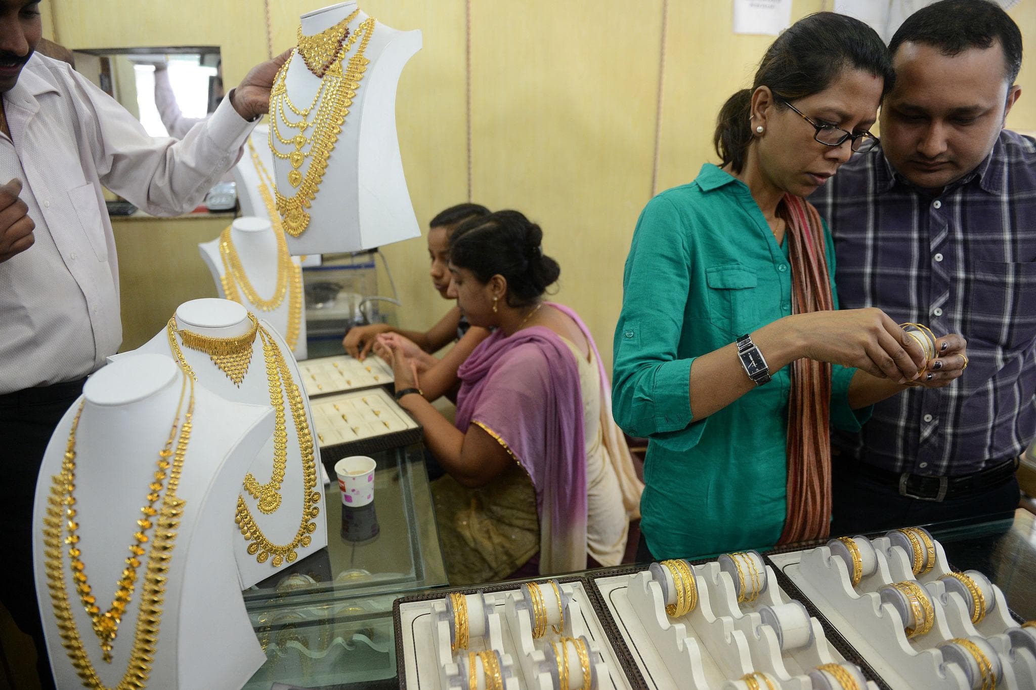 Gold Price in Delhi Slips After Recent High — What’s Going On? (April 15, 2026)